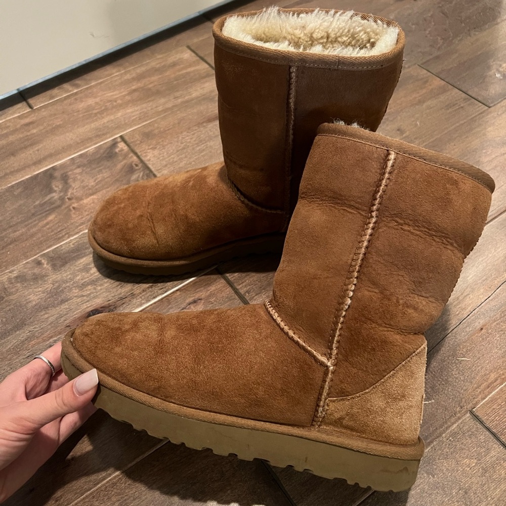 Uggs - Picture 1 of 3